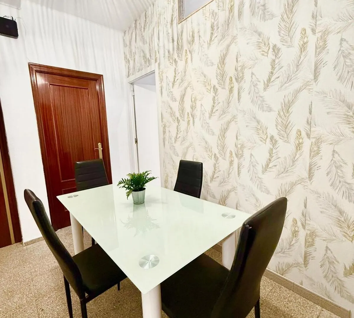 4 Rooms - Perez Quintero Huelva